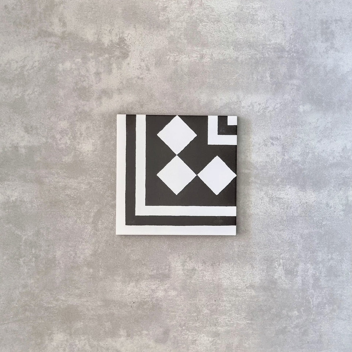 Maison Victorian White / Black Corner 20 x 20cm — Artisan Tile Company