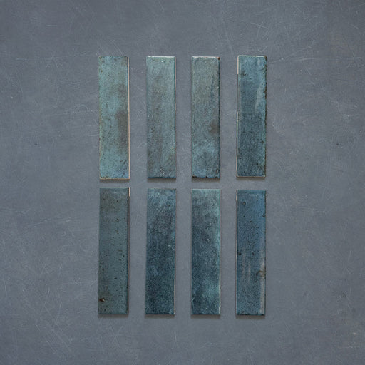 Izmir Brick Blue Gloss 6x25cm — tile layout.
Showcasing a rich blend of indigo, navy, and teal tones, these handcrafted glossy tiles evoke a sense of depth and movement. The natural glaze variation and artisanal finish give each piece unique character, ideal for creating statement walls in both modern and traditional interiors.